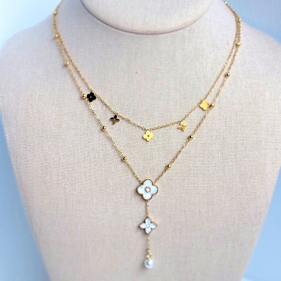 Elegant Gold and White Floral Necklace - Picture 1 of 3